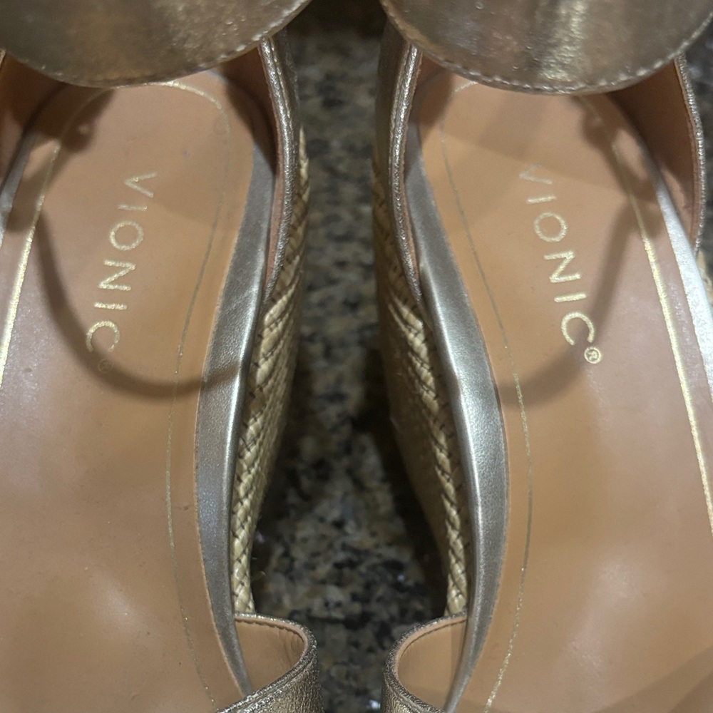 Vionic Metallic Wedge heel Sandals NEW - Picture 8 of 9